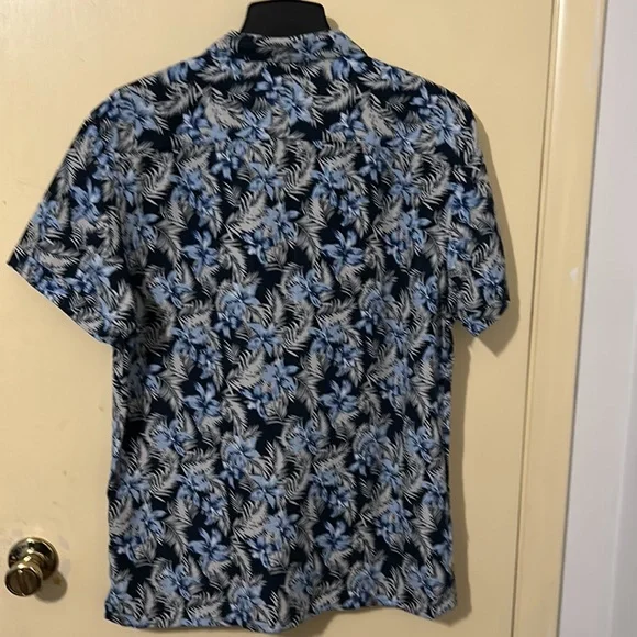 Nickel & Iron Hawaiian Print Men Collared and Button-down Shirt. NWT Size Large. - Picture 3 of 6